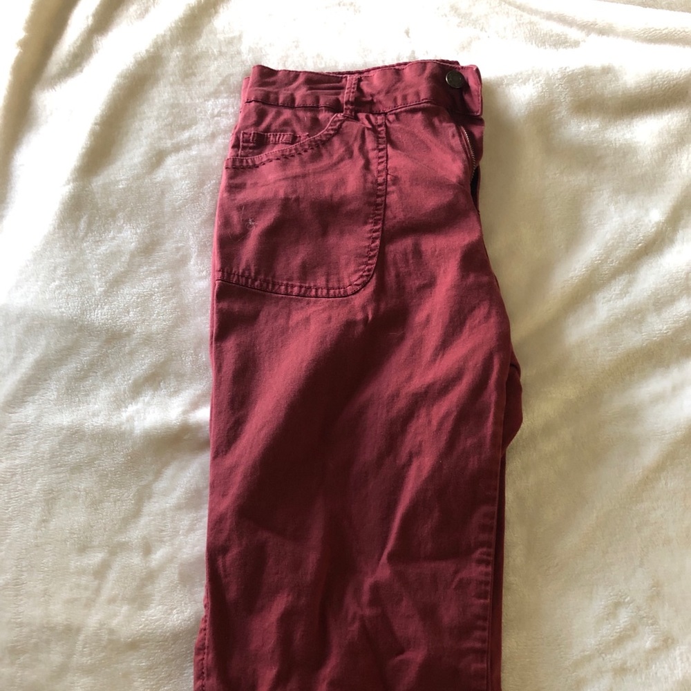 Red capris